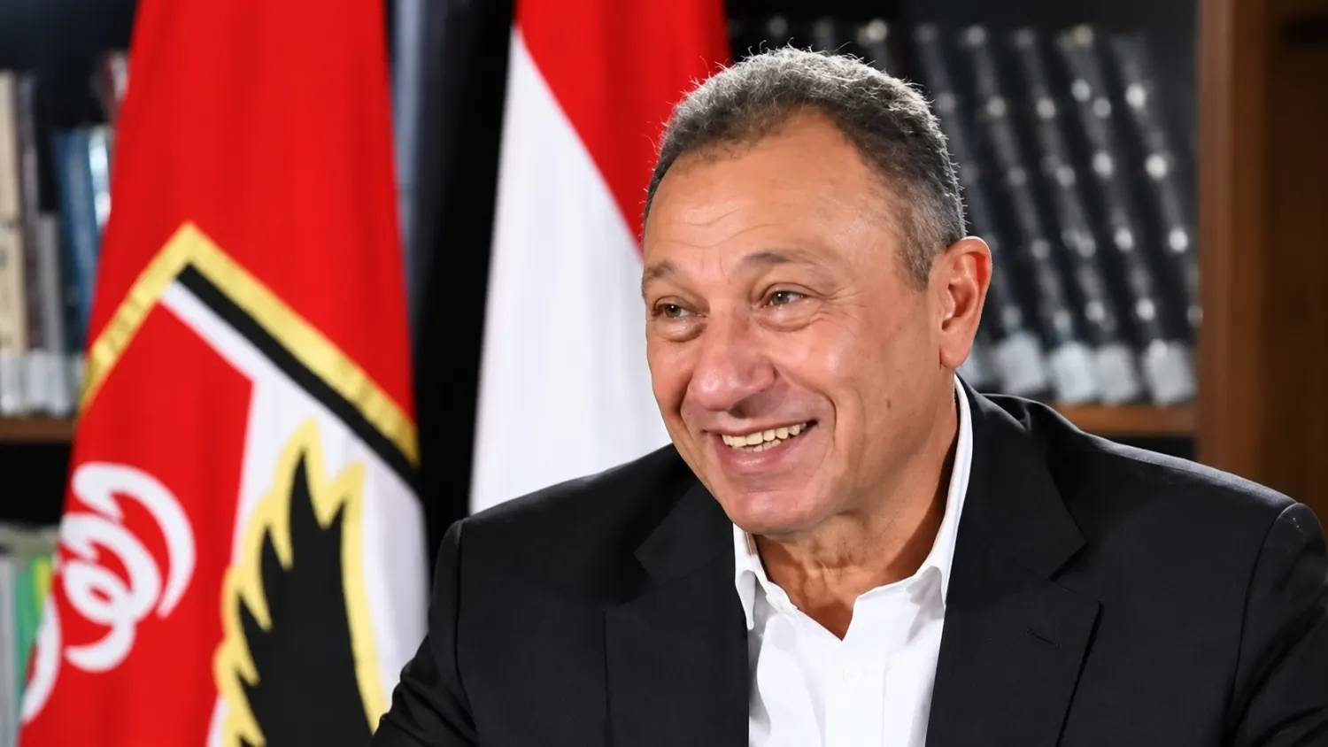 الخطيب يهنئ رجال يد الأهلي بالتتويج الإفريقي ويشيد بمنظومة الفريق