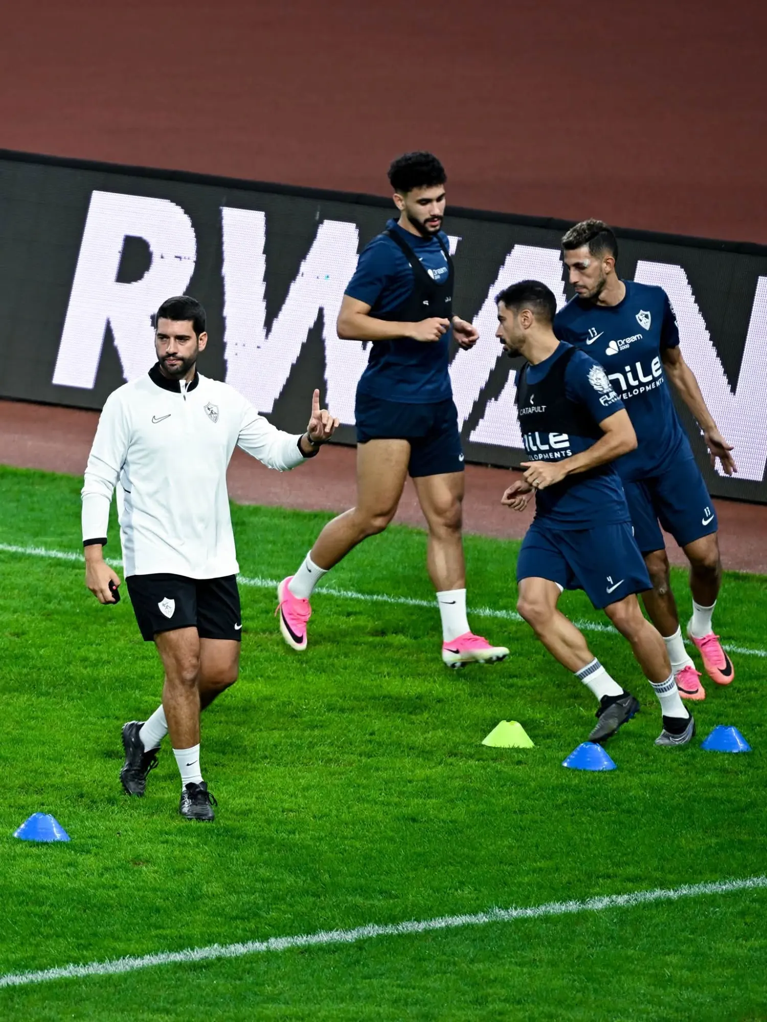 الزمالك يصل ملعب أماهورو لمواجهة الجيش الرواندي