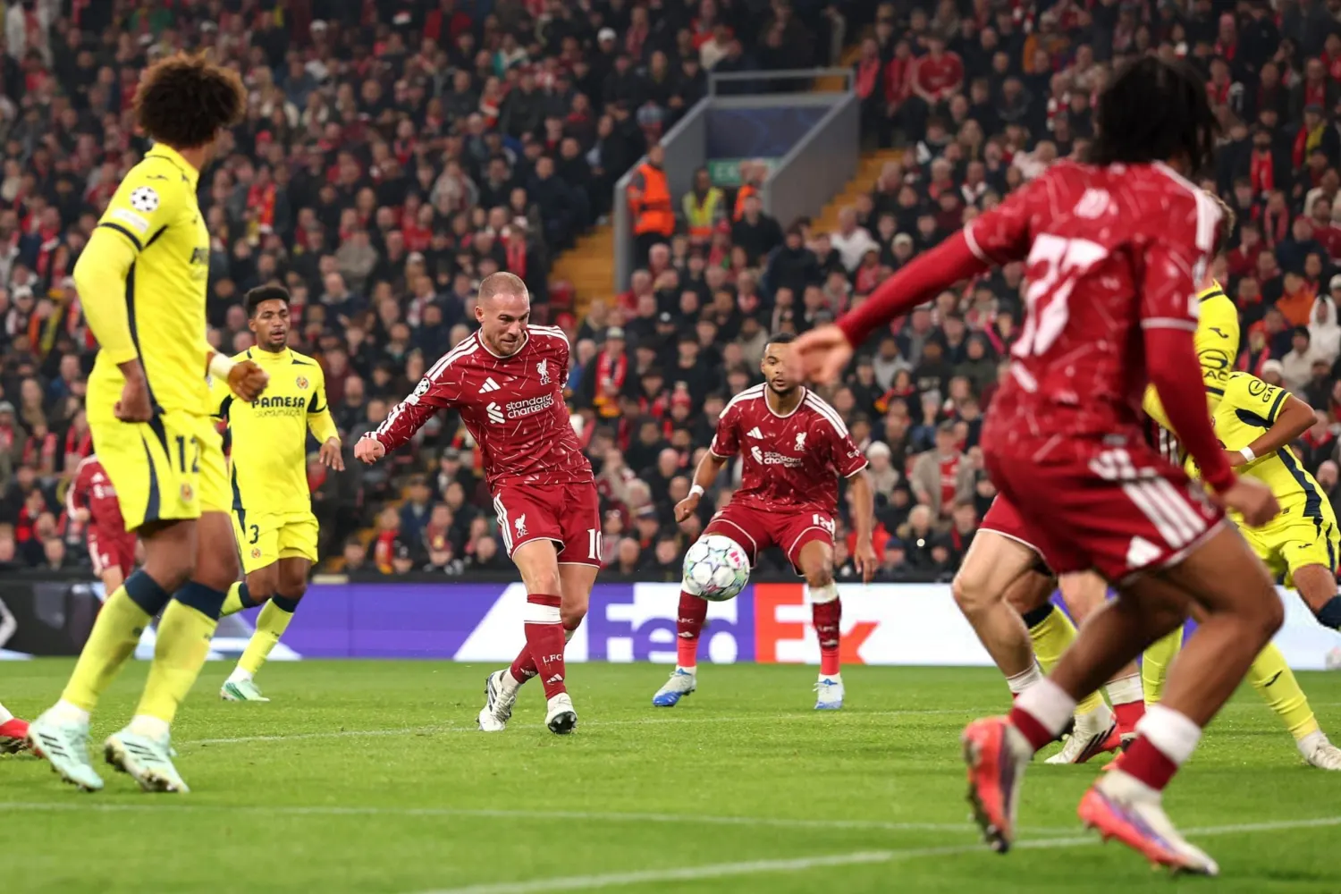 ليفربول يفوز على فياريال مباراة مجنونة.. وماك أليستر يتألق بثنائية