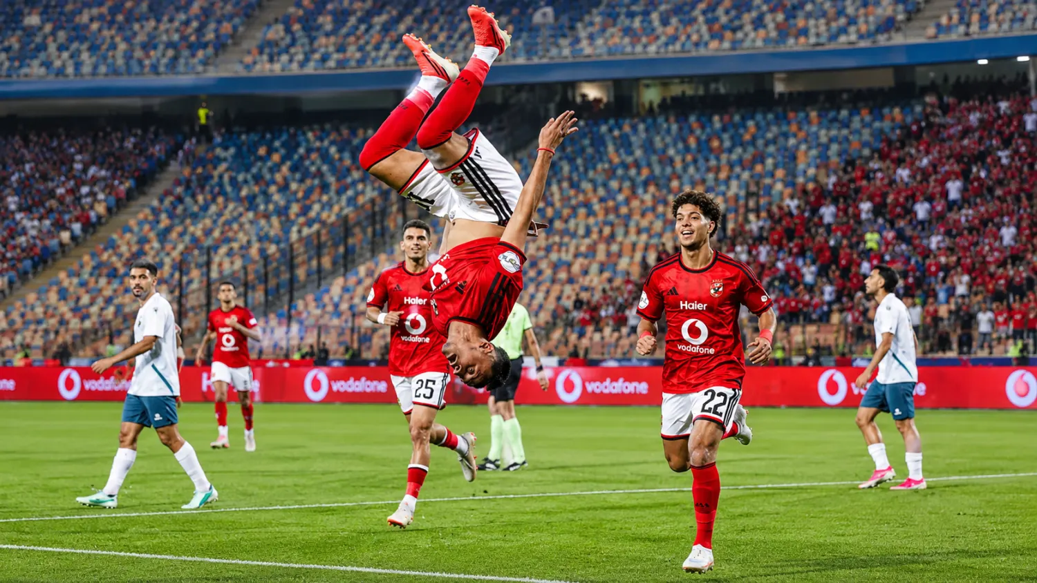 الأهلي يتعادل مع القناة 3-3 في مباراة مثيرة بالدوري المصري