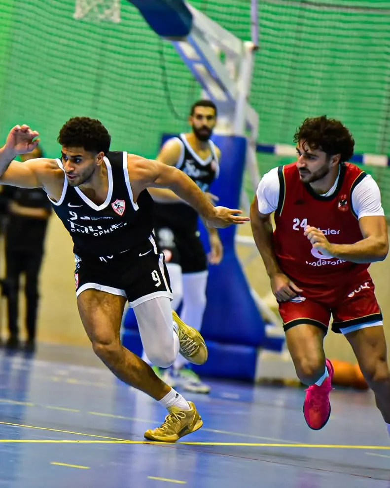 الأهلي يعود من بعيد ويقلب تأخره للفوز في ديربي كرة السلة أمام الزمالك
